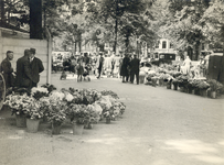 405924 Afbeelding van de bloemenmarkt op het Janskerkhof te Utrecht.